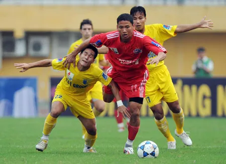 Cuộc đua đến chức vô địch V-League: Một mình chống... T&T?