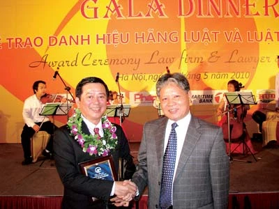 Vinh danh các hãng luật và luật sư uy tín trong năm 2009 ảnh 1 Vinh danh các hãng luật và luật sư uy tín trong năm 2009 ảnh 1