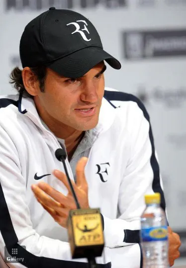 Federer trong buổi họp báo ở Madrid Federer trong buổi họp báo ở Madrid