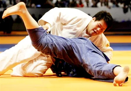 Nhà vô địch Olympic bị cấm thi đấu vì... thịt heo!