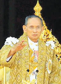 Ai mang nụ cười ra khỏi đất nước Chùa Vàng? - Bài 1: Vai trò của nhà vua và quân đội