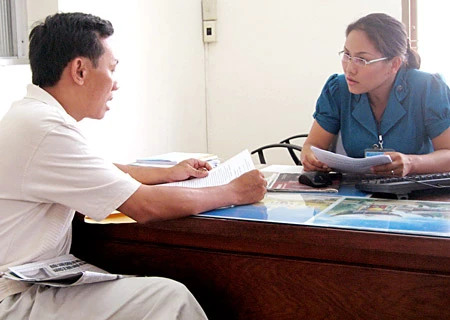 Luật mâu thuẫn, người dân mất quyền khởi kiện