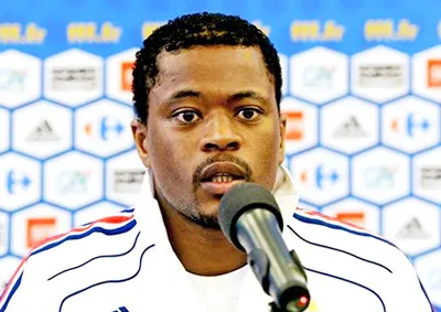 Patrick Evra trong buổi họp báo mới nhất. Patrick Evra trong buổi họp báo mới nhất.