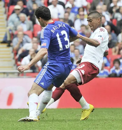 Pha vào bóng của Boateng khiến Ballack chia tay World Cup 2010. Pha vào bóng của Boateng khiến Ballack chia tay World Cup 2010.