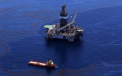 Crews on ships work on stopping the flow of oil at the source site of the Deepwater Horizon disaster on May 29, in the Gulf of Mexico near Venice, Louisiana. AFP photo Crews on ships work on stopping the flow of oil at the source site of the Deepwater Horizon disaster on May 29, in the Gulf of Mexico near Venice, Louisiana. AFP photo