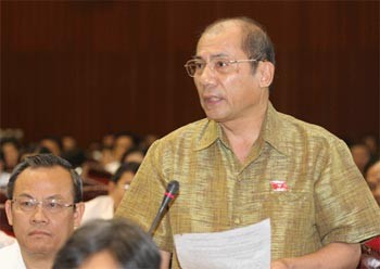 Chairman of the NA’s Committee for Defense and Security, Le Quang Binh, voices his opinions against the leasing of forestland to foreign investors (Photo: VnEconomy) Chairman of the NA’s Committee for Defense and Security, Le Quang Binh, voices his opinions against the leasing of forestland to foreign investors (Photo: VnEconomy)