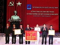 The Vietnam Oil and Gas Group receives the Golden Star Order on June 13 The Vietnam Oil and Gas Group receives the Golden Star Order on June 13