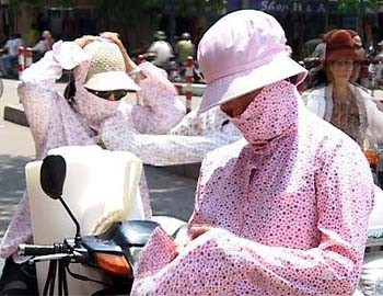 Summer in the city: sweltering heat will continue over the next few days, with the most oppressive temperatures set to hit the central region (Photo: phunu.net) Summer in the city: sweltering heat will continue over the next few days, with the most oppressive temperatures set to hit the central region (Photo: phunu.net)