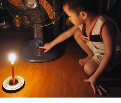 Hanoi residents have to suffer regular cut-off without warning in scorching weather condition over the last few days Hanoi residents have to suffer regular cut-off without warning in scorching weather condition over the last few days