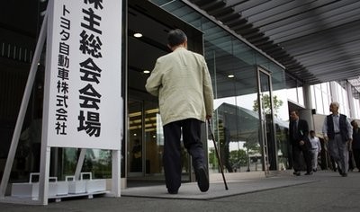 A shareholder of Toyota Motor Corps, along with others, arrive at the company's head office to attend the shareholders' meeting in Toyota, central Japan, Thursday, June 24, 2010 A shareholder of Toyota Motor Corps, along with others, arrive at the company's head office to attend the shareholders' meeting in Toyota, central Japan, Thursday, June 24, 2010