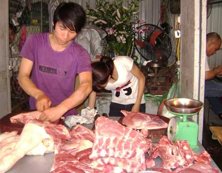 Blue ear has not occurred Hanoi for ten days so customers feel secure to eat pork Blue ear has not occurred Hanoi for ten days so customers feel secure to eat pork
