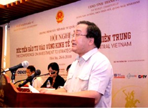 Deputy Prime Minister Hoang Trung Hai speaks at the conference on promoting investment in the key central economic region held in Hoi An city, the central province of Quang Nam on June 26 Deputy Prime Minister Hoang Trung Hai speaks at the conference on promoting investment in the key central economic region held in Hoi An city, the central province of Quang Nam on June 26