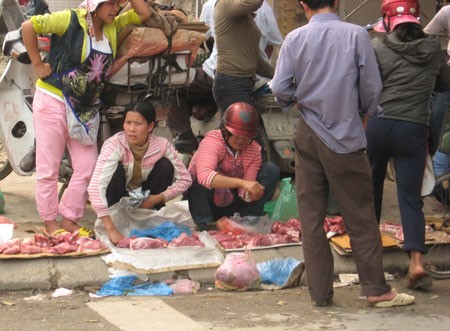 (Files) Meat sold at a market in Hanoi (Files) Meat sold at a market in Hanoi