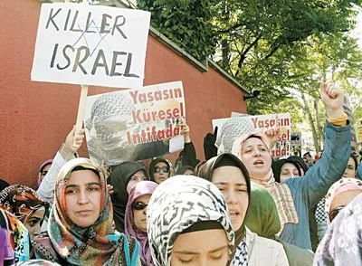 Israel tấn công tàu chở viện trợ, 19 người chết