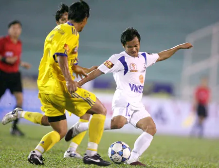 Điểm binh vòng 15 (ngày 5-6): Thật, giả khó lường