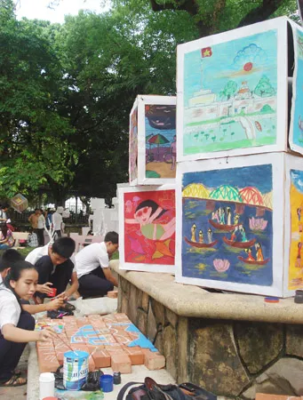 Những khối vuông mùa hạ - tác phẩm của tập thể hoạ sĩ nhí TP. Huế Những khối vuông mùa hạ - tác phẩm của tập thể hoạ sĩ nhí TP. Huế