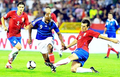 Tuyển Pháp kỳ vọng vào tiền đạo Nicolas Anelka (9) Tuyển Pháp kỳ vọng vào tiền đạo Nicolas Anelka (9)