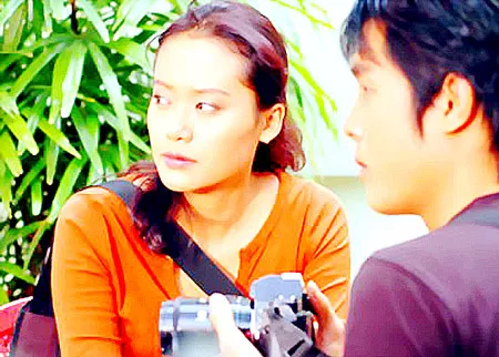 Diễn viên Hòa Hiệp (phải) vai nhà báo Đỗ Hòa trong phim “Nghề báo”. Diễn viên Hòa Hiệp (phải) vai nhà báo Đỗ Hòa trong phim “Nghề báo”.