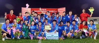 Niềm vui của đội TPHCM khi đoạt chức vô địch. Niềm vui của đội TPHCM khi đoạt chức vô địch.
