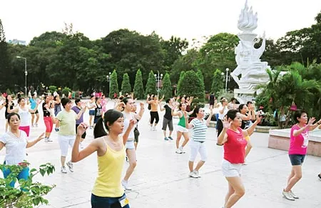 Đủ mọi lứa tuổi tham gia. Đủ mọi lứa tuổi tham gia.