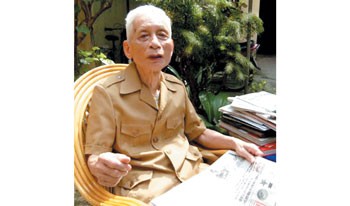 Veteran journalist Hoang Tung Veteran journalist Hoang Tung