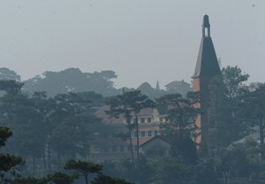 A view of Dalat in mist (Photo: Tuong Thuy) A view of Dalat in mist (Photo: Tuong Thuy)