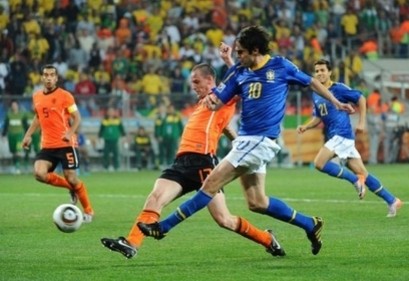 Brazil's midfielder Kaka (R) is marked by Netherlands' defender Andre Ooijer during their quarter-final on July 2, 2010. AFP Brazil's midfielder Kaka (R) is marked by Netherlands' defender Andre Ooijer during their quarter-final on July 2, 2010. AFP