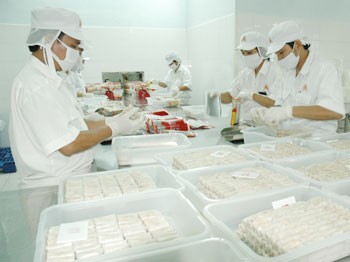 Workers pack spring rolls at a proccessing plant of the HCM City leading food producer Vissan. Food proccessing industry is one of the most earners of the city. Workers pack spring rolls at a proccessing plant of the HCM City leading food producer Vissan. Food proccessing industry is one of the most earners of the city.