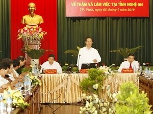 Prime Minister Nguyen Tan Dung speaks at a meeting with Nghe An Province’s authorities on July 5 during his tour of the northern part of the central region Prime Minister Nguyen Tan Dung speaks at a meeting with Nghe An Province’s authorities on July 5 during his tour of the northern part of the central region