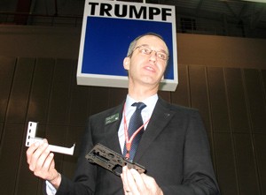 Hans-Peter Laubscher, managing director of TRUMP, Asia Pacific, talks about his company’s latest technologies at the MTA Vietnam 2010 show on July 6 in Ho Chi Minh City (Photo: Tuong Thuy) Hans-Peter Laubscher, managing director of TRUMP, Asia Pacific, talks about his company’s latest technologies at the MTA Vietnam 2010 show on July 6 in Ho Chi Minh City (Photo: Tuong Thuy)