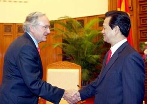 Vietnamese Prime Minister Nguyen Tan Dung (R) meets with Thomas Harkin, chairman of the US Senate Committee for Health, Education, Labor and Pensions. (Photo: Vietnam News) Vietnamese Prime Minister Nguyen Tan Dung (R) meets with Thomas Harkin, chairman of the US Senate Committee for Health, Education, Labor and Pensions. (Photo: Vietnam News)