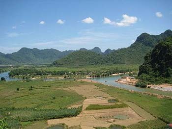 Phong Nha-Ke Bang National Park in Quang Binh Province, where forest wardens are working around the clock to prevent forest fires (Photo: Vietnam Travel) Phong Nha-Ke Bang National Park in Quang Binh Province, where forest wardens are working around the clock to prevent forest fires (Photo: Vietnam Travel)