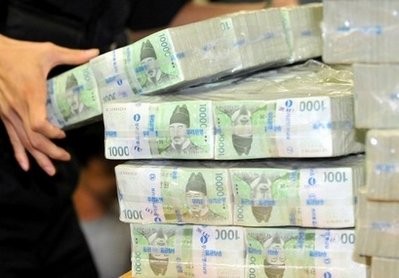A South Korean security worker prepares a batch of money in the basement of the central bank in Seoul A South Korean security worker prepares a batch of money in the basement of the central bank in Seoul