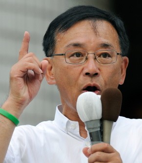 Sadakazu Tanigaki, president of the main opposition Liberal Democratic Party (LDP), gestures as he delivers a speech during a campaign tour for the upcoming upper house elections on July 10, 2010. AFP Sadakazu Tanigaki, president of the main opposition Liberal Democratic Party (LDP), gestures as he delivers a speech during a campaign tour for the upcoming upper house elections on July 10, 2010. AFP