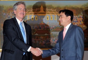 Thai Prime Minister Abhisit Vejjaiva (R) shakes hand with William Burns at Government House in Bangkok on July 16, 2010. AFP Thai Prime Minister Abhisit Vejjaiva (R) shakes hand with William Burns at Government House in Bangkok on July 16, 2010. AFP
