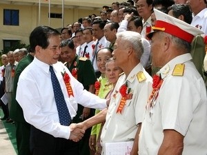 President Nguyen Minh Triet shakes hands with a revolutionary veteran at a meeting on July 16 President Nguyen Minh Triet shakes hands with a revolutionary veteran at a meeting on July 16