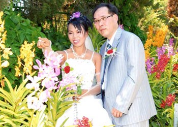 Vietnamese bride Thach Thi Hoang Ngoc and her Korean husband Vietnamese bride Thach Thi Hoang Ngoc and her Korean husband