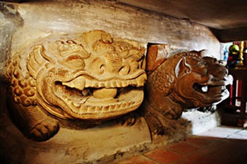 A photo of stone-statues of the Lion A photo of stone-statues of the Lion