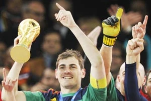 Casillas giờ mới thật là “thánh”