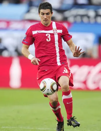 “Đại gia” Man.City tiếp tục mua sắm: Tuyển mộ "Roberto Carlos của Serbia"