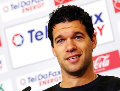 Leverkusen đã rước nhằm Ballack “dỏm”!