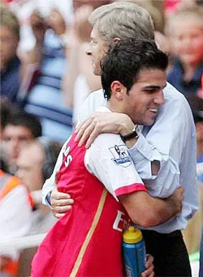 Chuyển nhượng Premier League: Wenger giữ được Fabregas