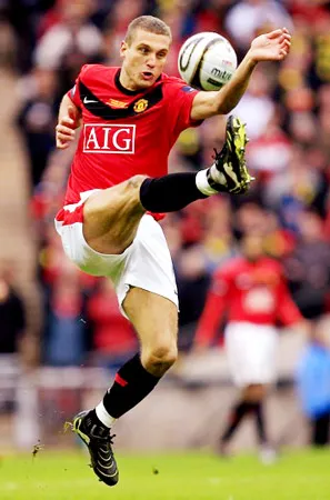 Man.United không giữ nổi Vidic?