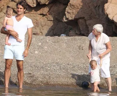 Roger Federer tổ chức sinh nhật cho 2 cô con gái