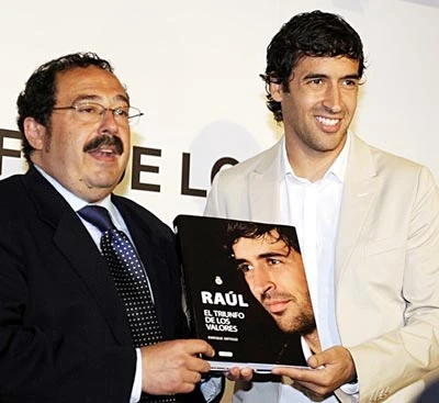 Raul và Guti rời Bernabeu