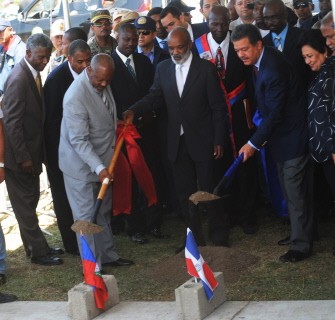 Haitian President Rene Preval (C) and Dominican President Leonel Fernandez (L) place the first stone for the construction of a university campus on July 31, 2010 in Ouanaminthe, 346 km north of Pört-au-Prince. AFP Haitian President Rene Preval (C) and Dominican President Leonel Fernandez (L) place the first stone for the construction of a university campus on July 31, 2010 in Ouanaminthe, 346 km north of Pört-au-Prince. AFP