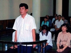 Bui Tien Dung stands trial (Photo: Vietnam News Agency) Bui Tien Dung stands trial (Photo: Vietnam News Agency)