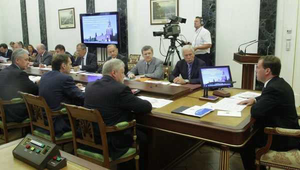 The Russian cabinet hold a meeting for resolution of wildfires in central Russia in Moscow on August 8, 2010. (Photo: RIA-Novosti The Russian cabinet hold a meeting for resolution of wildfires in central Russia in Moscow on August 8, 2010. (Photo: RIA-Novosti