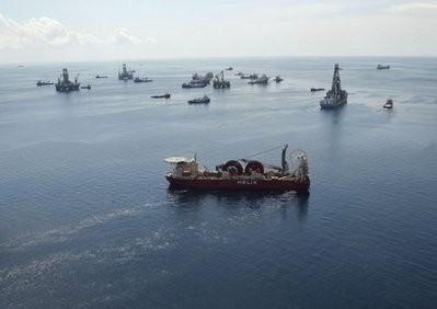 - In this Tuesday, Aug. 3, 2010 picture, a support vessel, foreground center, and others surround the Helix Q4000, background center, used to perform the static kill operation, at the site of the Deepwater Horizon Oil Spill in Gulf of Mexico, off the coast of Louisiana - In this Tuesday, Aug. 3, 2010 picture, a support vessel, foreground center, and others surround the Helix Q4000, background center, used to perform the static kill operation, at the site of the Deepwater Horizon Oil Spill in Gulf of Mexico, off the coast of Louisiana