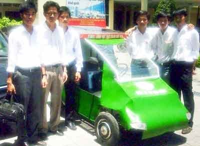 The group of students and teacher stand by the new vehicle (Photo; SGGP) The group of students and teacher stand by the new vehicle (Photo; SGGP)
